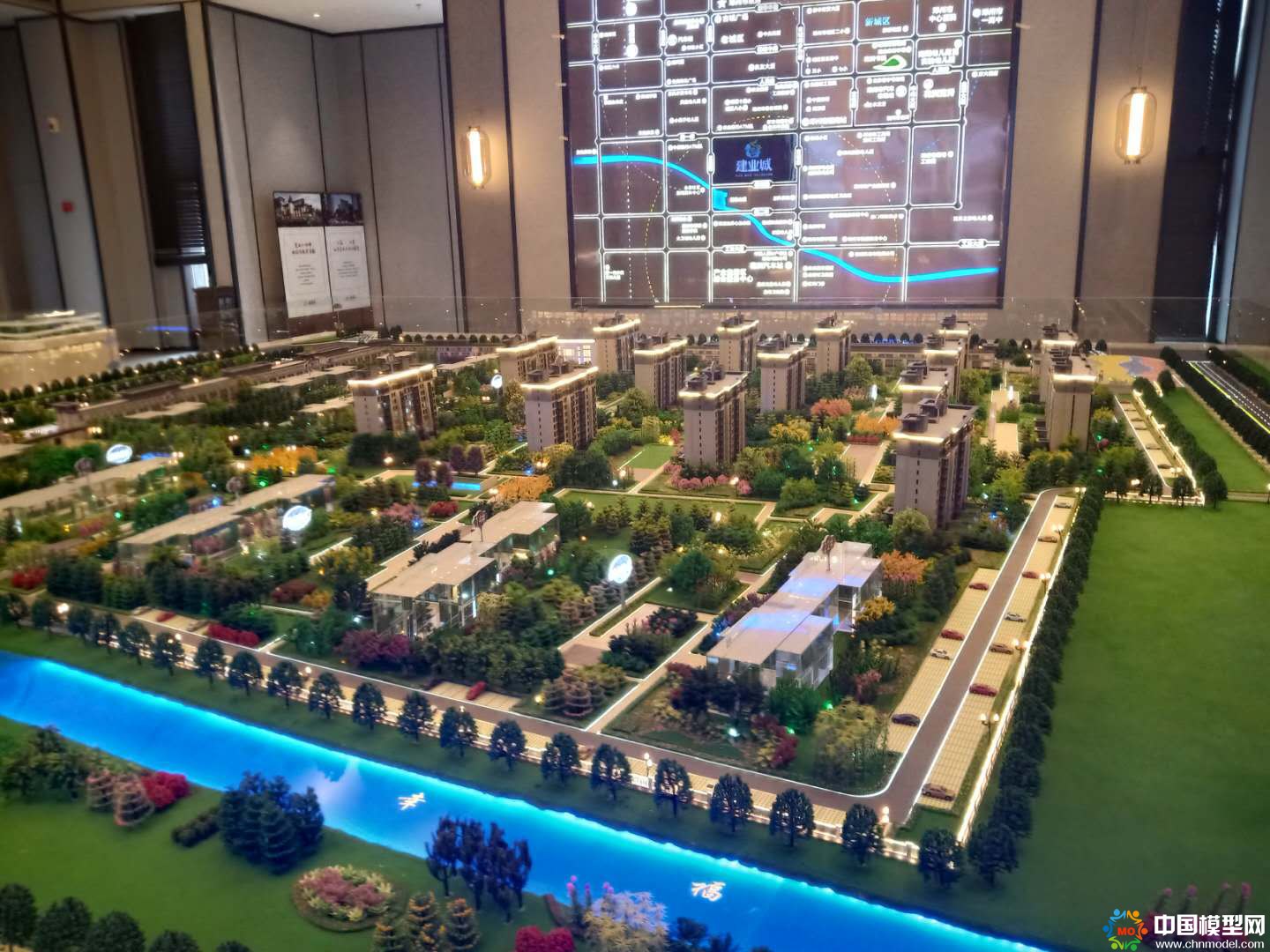 樓盤沙盤模型制作、別墅沙盤模型制作、城市規(guī)劃沙盤制作、建筑模型設(shè)計(jì)制作、工業(yè)模型設(shè)計(jì)制作、數(shù)字多媒體沙盤制作