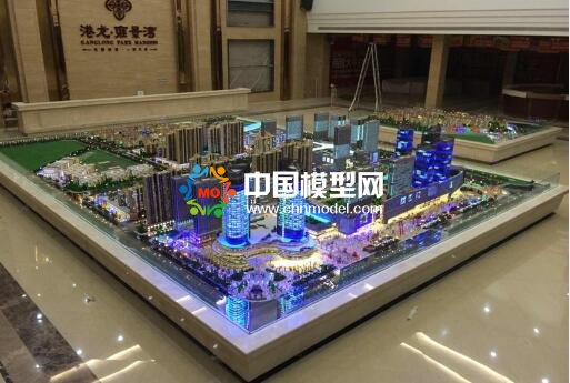 建筑模型是沙盤的一個(gè)部分，沙盤模型內(nèi)容更廣